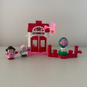 Fisher Price Little People Sweet Valentine Shop w/ 2 Figures - Incomplete